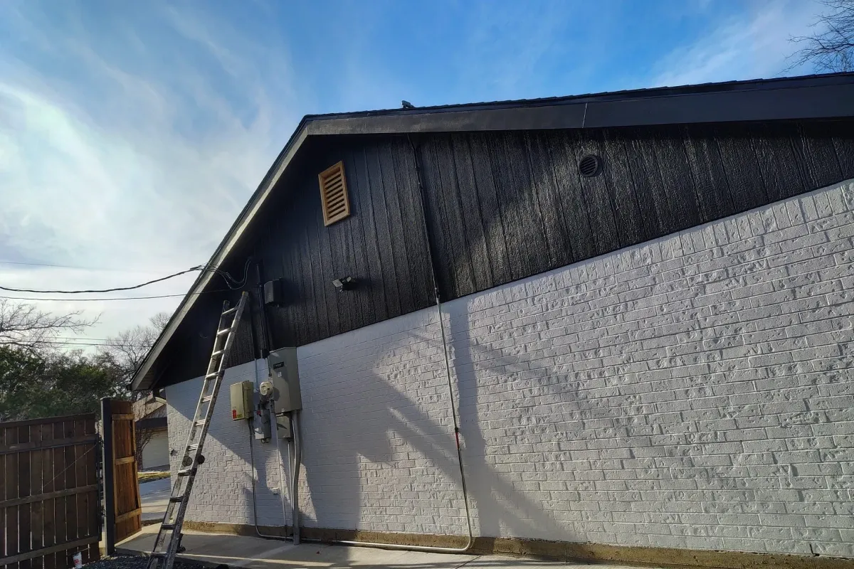 A Central Texas home exterior freshly repaired and repainted by Ark Roofer